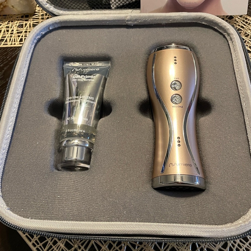 Numiere Microcurrent and Facelift Skincare Device